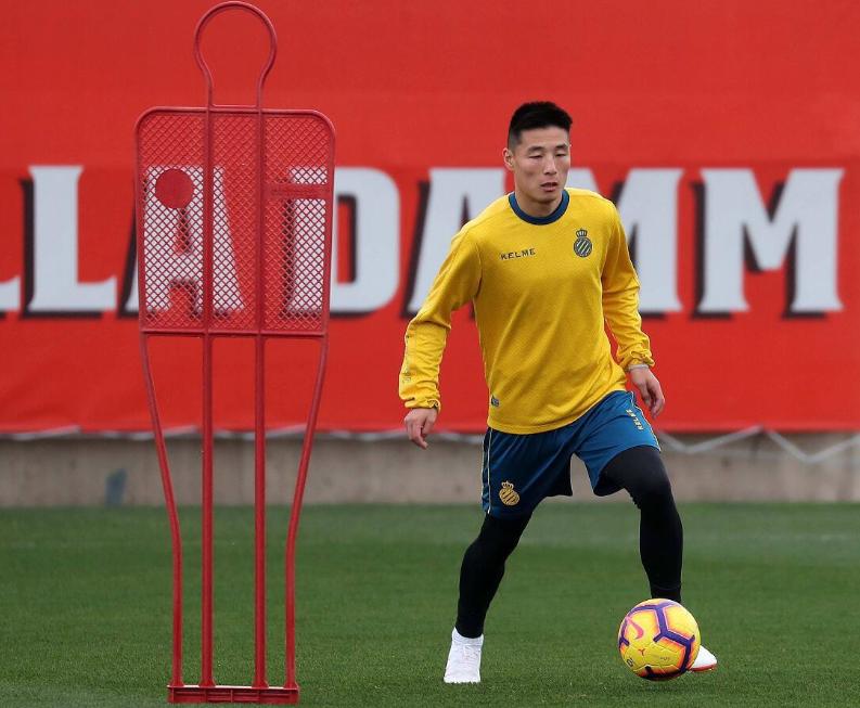 武磊情侣照,国足夫妻相片