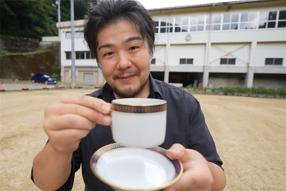 80后小伙回荒废十年的农村大学,80后小伙回荒废10年农村大学