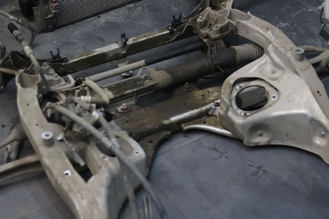 怪兽修车：翻新一辆11年破烂不堪的宝马GT，车况不忍直视