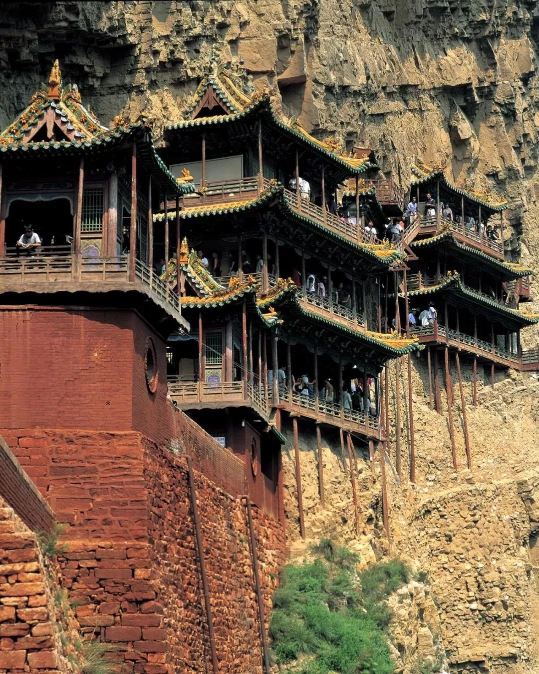 一座神人共栖的“煤都”