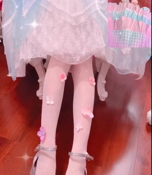 “萝莉姐妹”竟是母女，妈妈双马尾太显嫩，宝爸：这真是我老婆