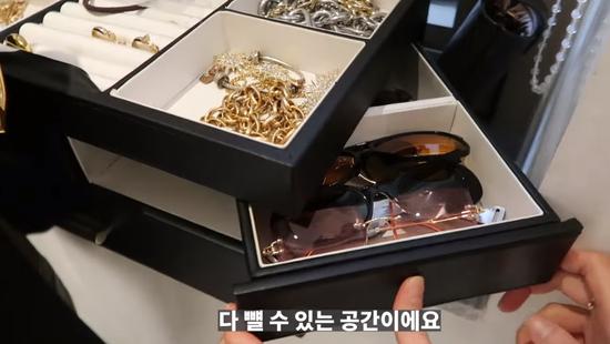 韩国女生独居公寓,韩国美女晒衣服