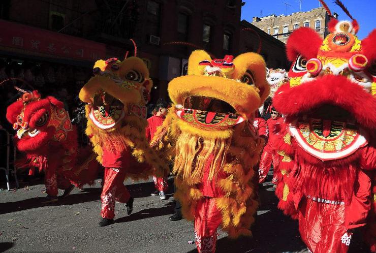 春节为何要挂灯笼放鞭炮，这样做有何意义呢？