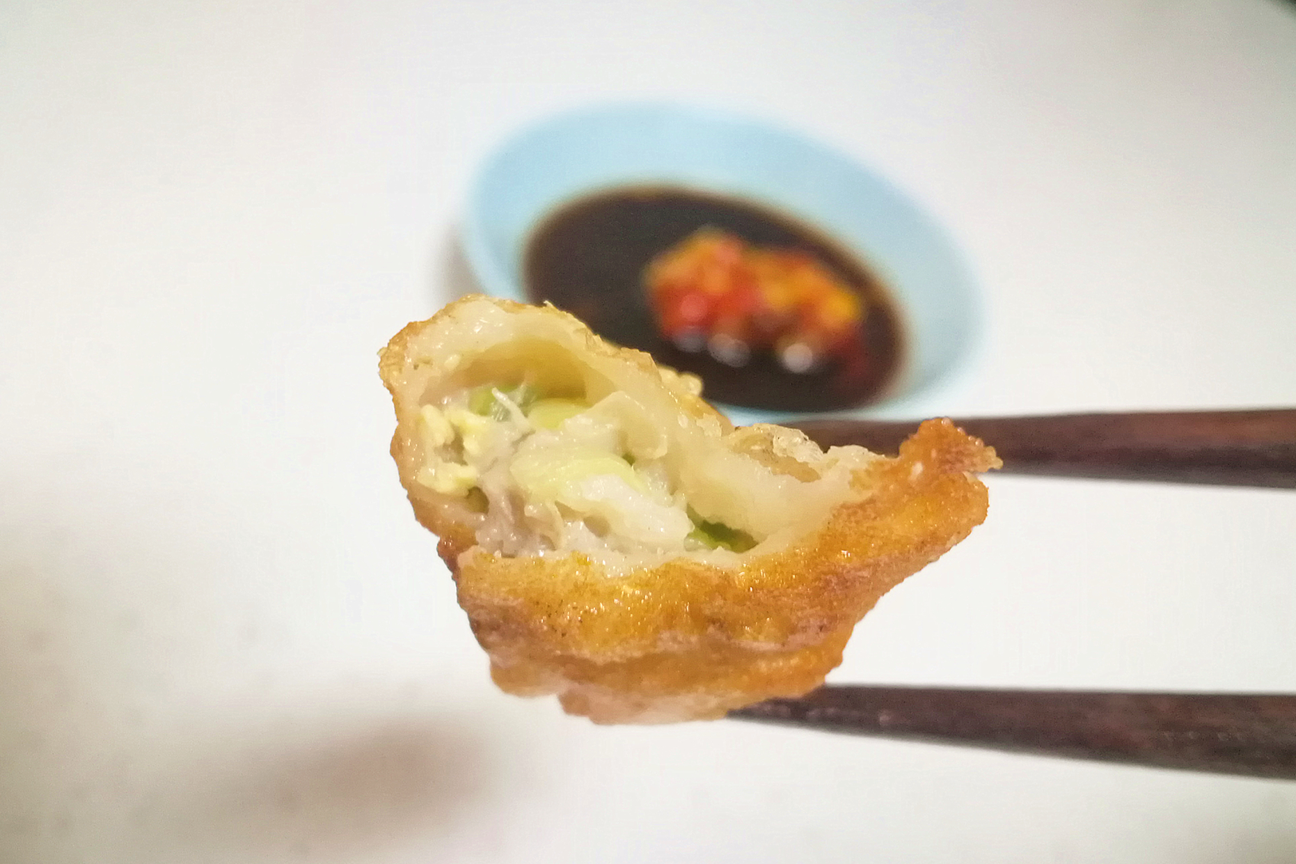 剩饺子怎么做成鸡蛋煎饺,饺子吃不完怎么办