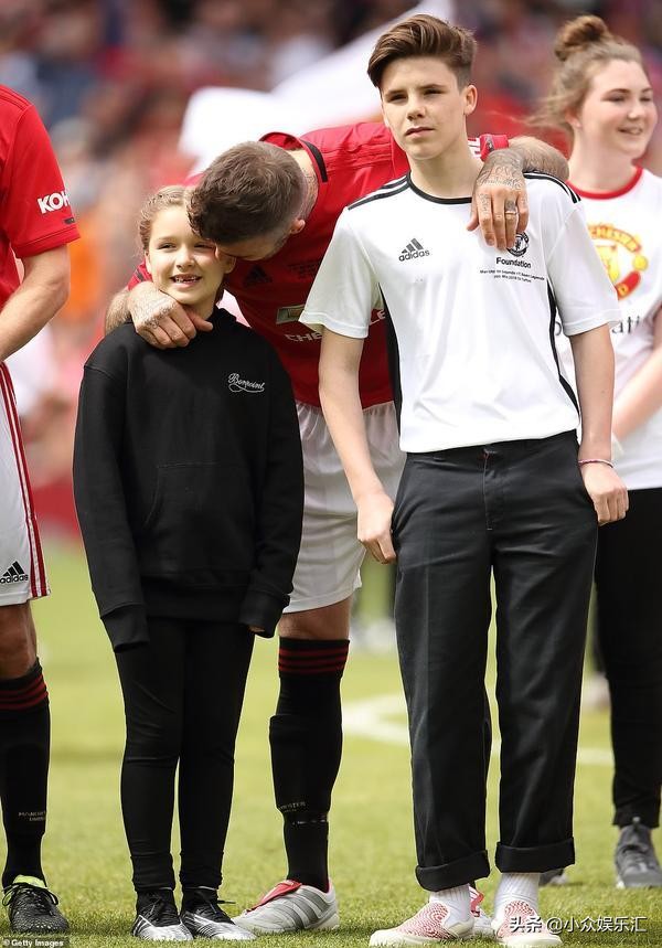 44岁依然帅到掉渣!贝克汉全家迈阿密温馨旅游女儿小七跟随爸爸