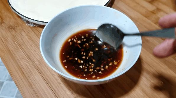 懒人凉皮面糊要注意什么,平底锅凉皮做出来发粘开裂