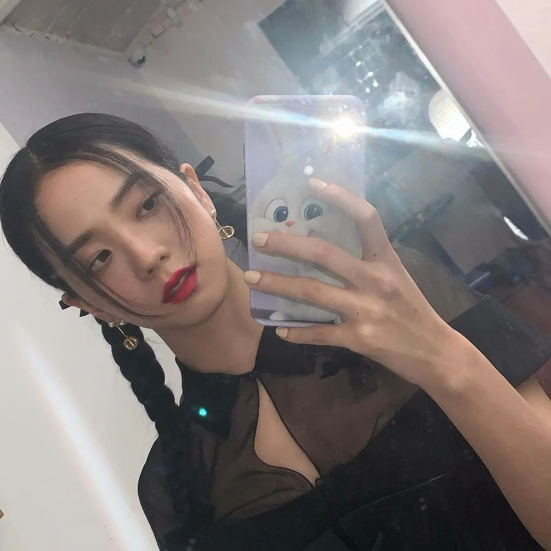 从BP小糊咖到Dior千金，Jisoo的脸越来越值钱了