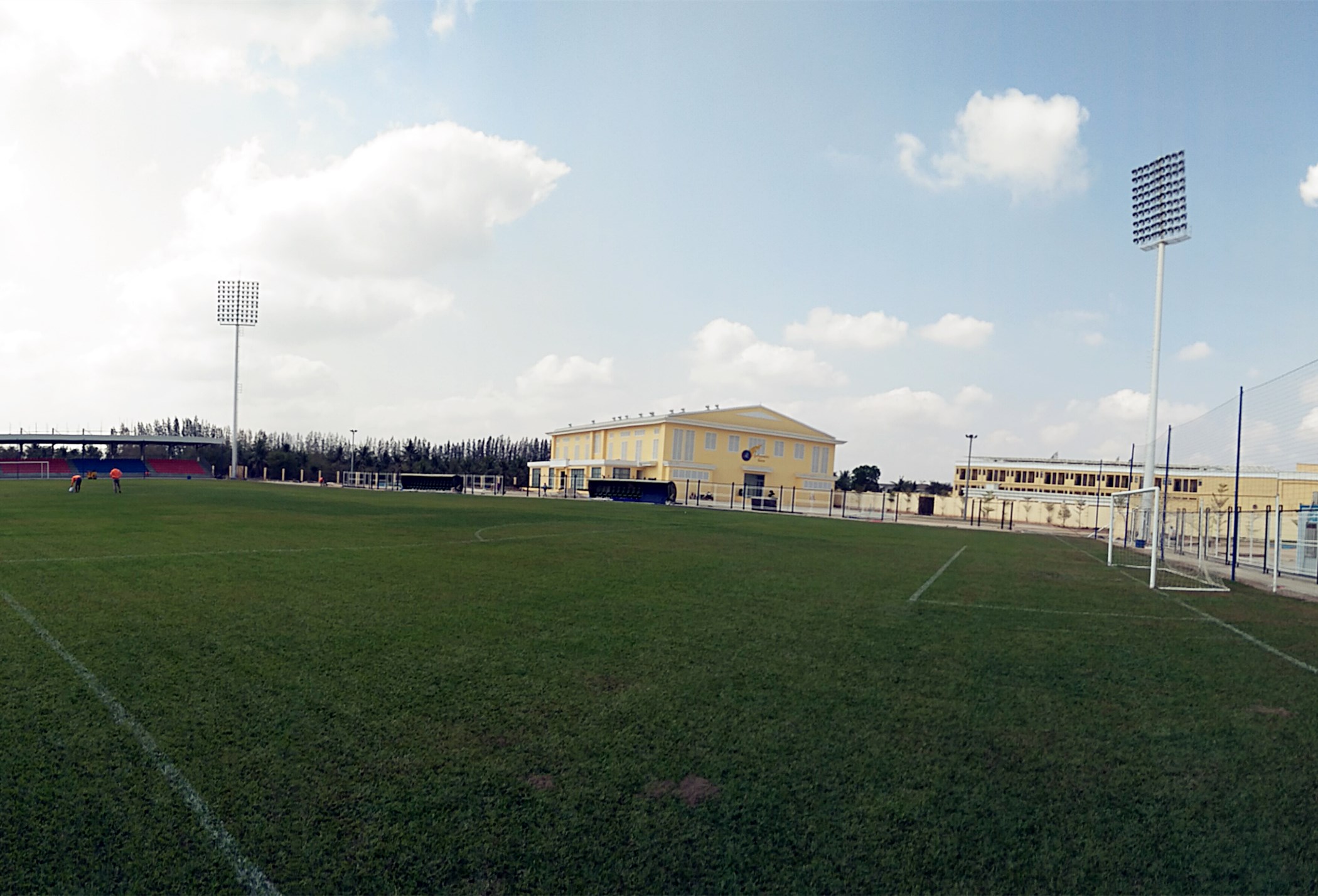 国足选拔队负于韩国男足,国足选拔队战平日本男足