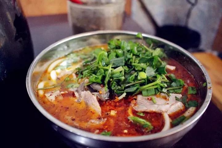 西南大吃省里的嗦粉冠军，这座吃货宜居城市值得关注