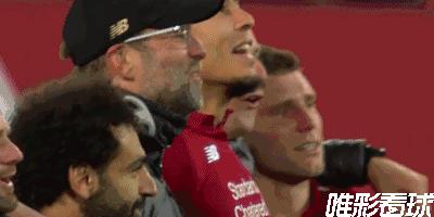 利物浦众将与全场球迷大合唱,利物浦巴萨队歌