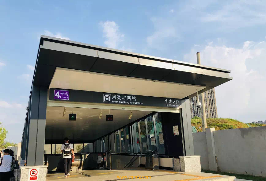 湖南长沙月亮岛中餐厅,丁真还在月亮岛吗