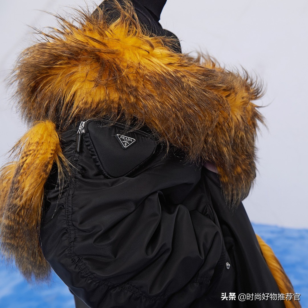 prada绗缝尼龙男士包,prada徽标印花帆布包