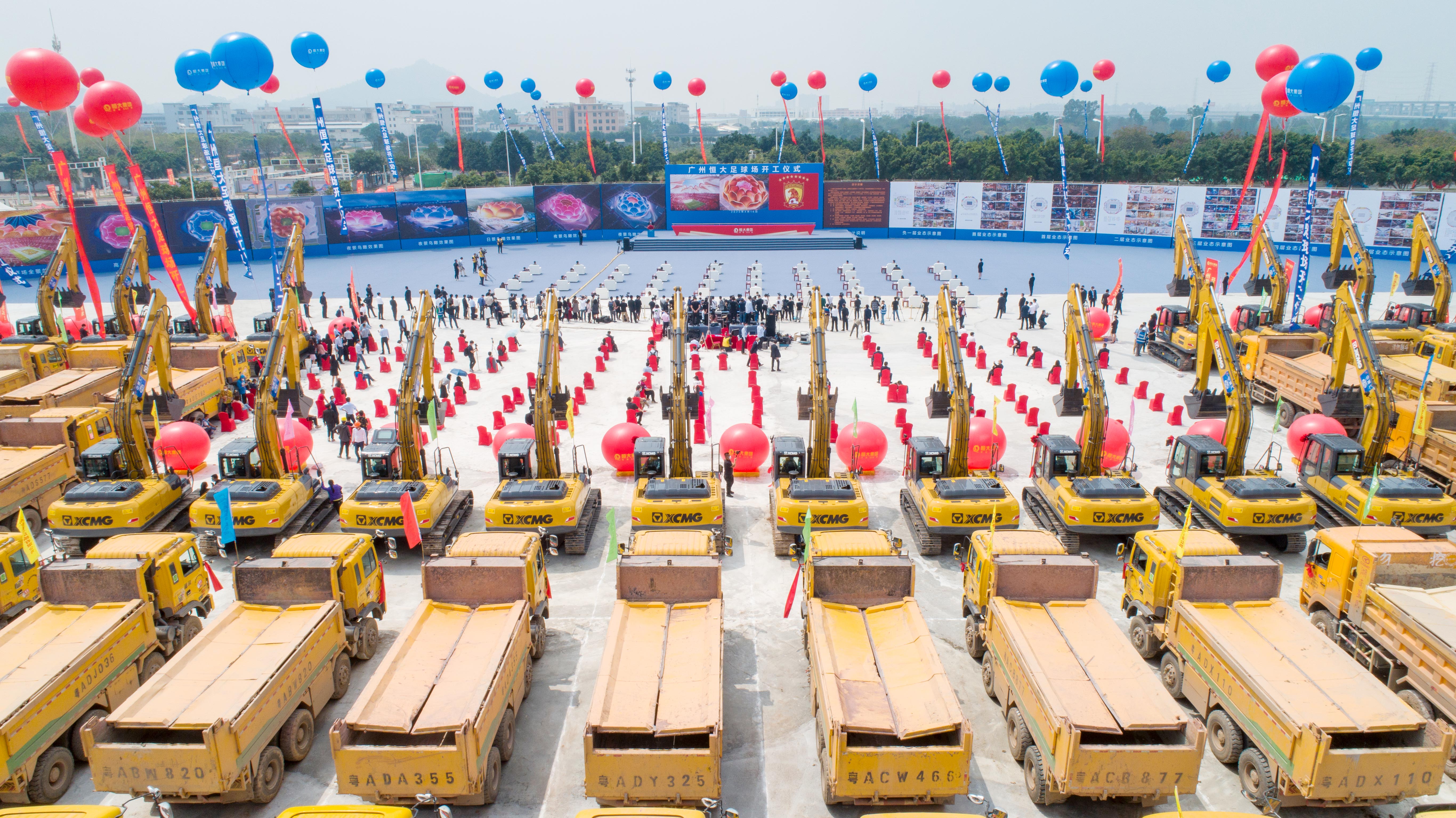 诺坎普对比恒大球场,诺坎普足球场恒大