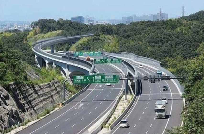 日本的高速公路是什么样子,日本六大高速公路