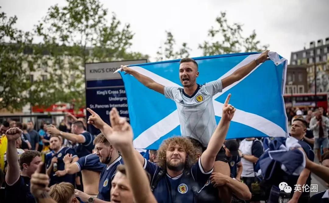 街头斗殴、醉酒裸奔...一大波短裙男子不顾警告涌入伦敦