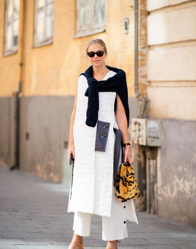 厚重有质感的白色裤子,白色裤子看着很low吗