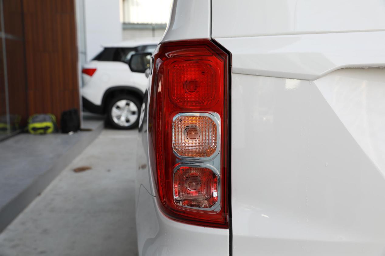 五菱宏光空间小吗,五菱宏光空间宽敞