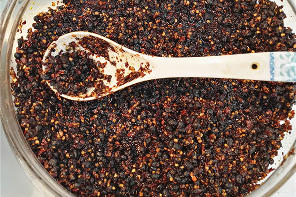 卫龙辣条成功案例分析,卫龙辣条一年赚多少元