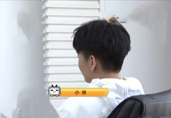 承认割双眼皮后，她又坦白自己是双性恋，与前女友的恋情浮出水面