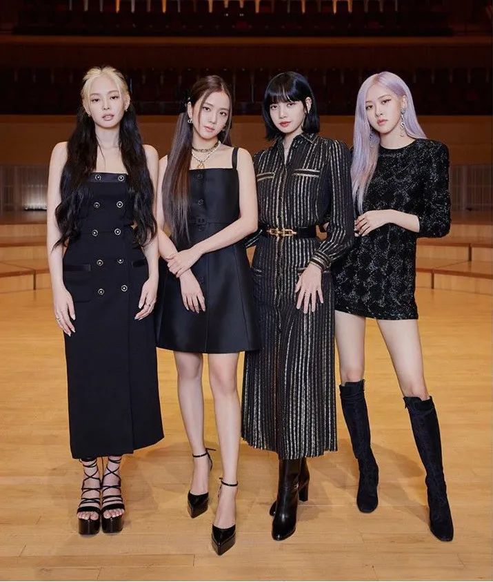 blackpink四人从黑暗中走出来,blackpink被黑得最惨的一年