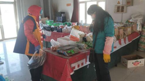 多彩小区成立“代购队”居民线上下单家门口取货