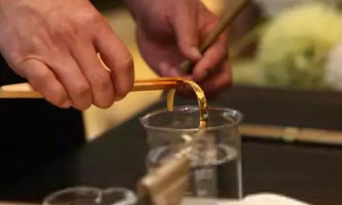 k金首饰变色了是假的吗,k金首饰变脆