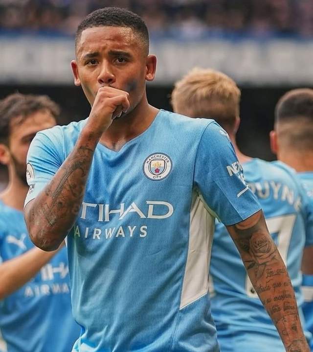 瓜迪奥拉绝杀曼城,双蓝大战比分