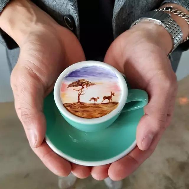 他把梵高的名画装进一杯咖啡，竟然撩到10万迷妹