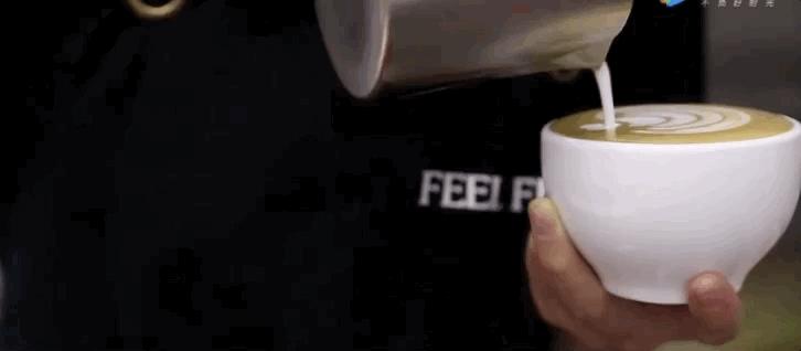 每天要喝掉两杯奶茶,每天要喝2000ml咖啡