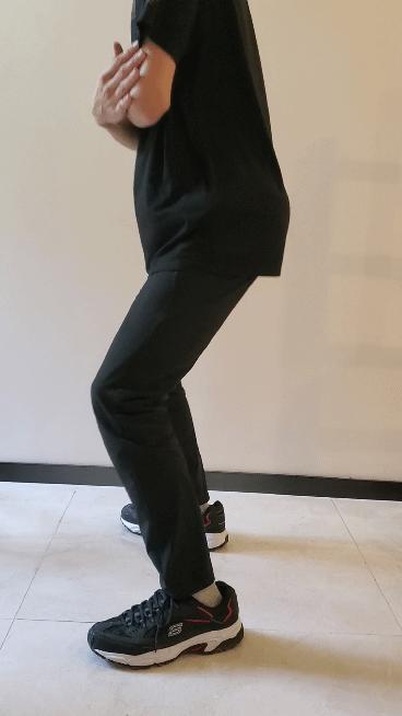 因摔倒致膝盖疼痛肿胀怎么治疗,摔倒后膝盖弯曲时疼痛且有肿胀感