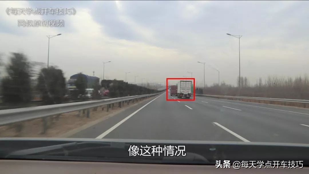 高速开车变道技巧新手必看,高速公路短距离超车变道怎么操作