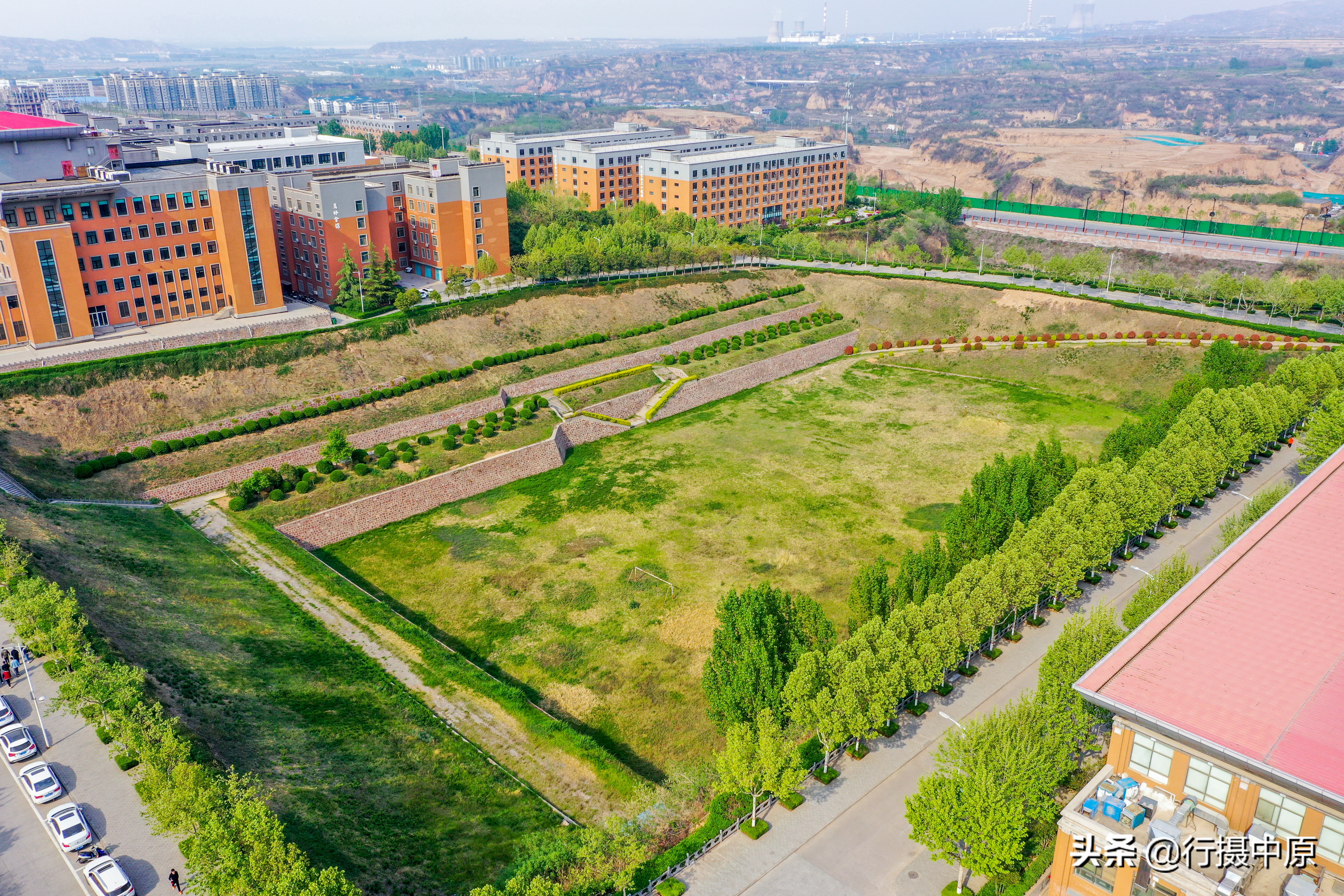 世界上最大的一处足球场,奇怪的足球场