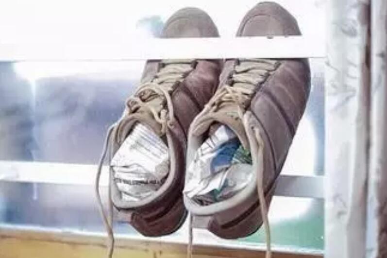 鞋子磨脚处理的简单方法图片,透明拖鞋脚底板磨脚怎么办