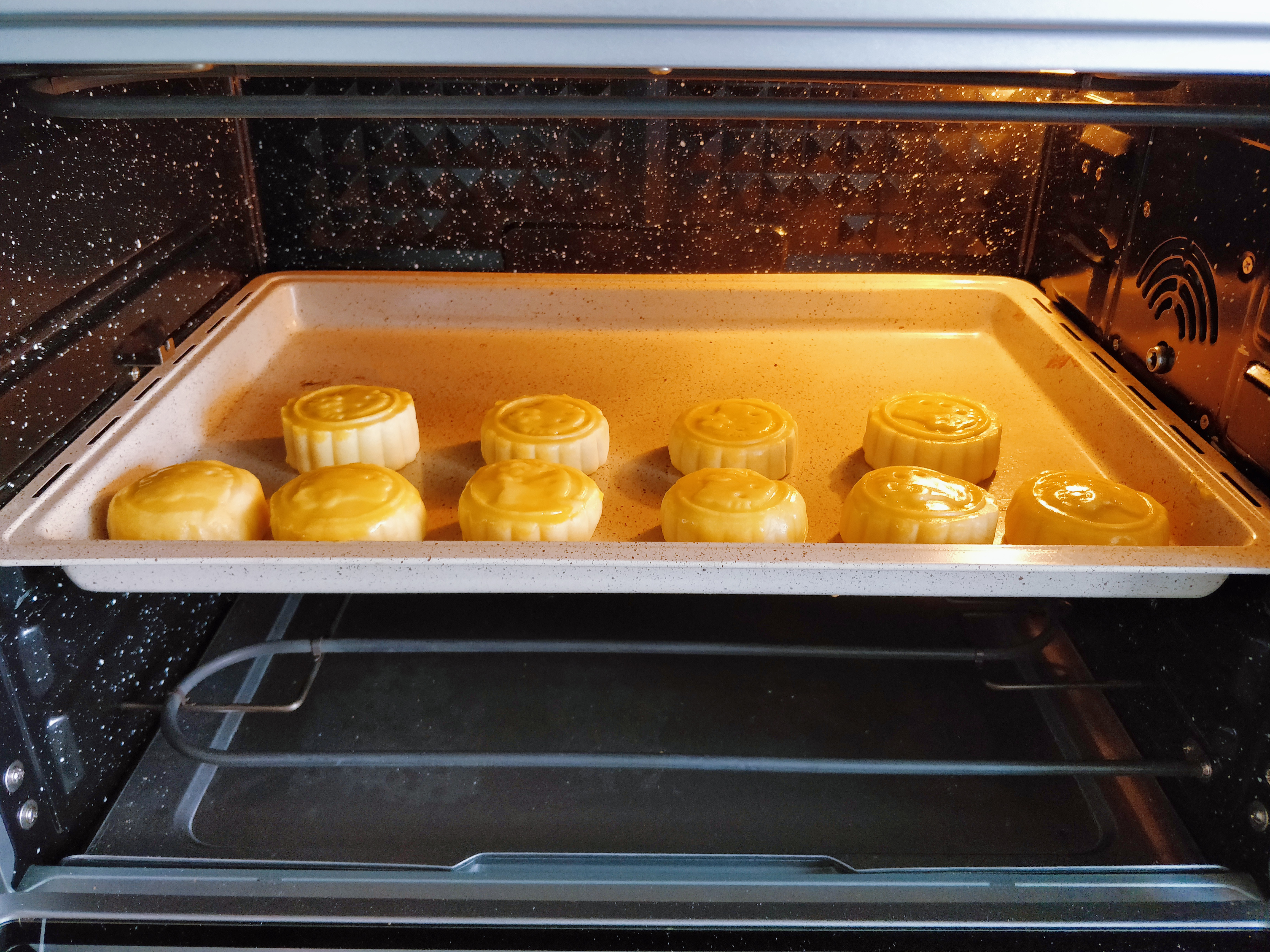 酥皮奶黄流心月饼私房配方分享,美心流心奶黄月饼6个装36元一盒