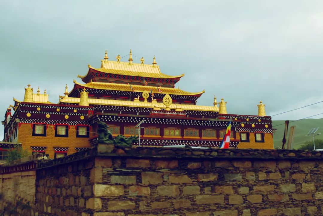 情歌故乡，格萨尔王故里，不去*藏西**就去梦中的香巴拉