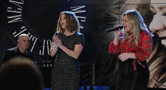 穿MaxMara拎Valextra，真正高级女精英穿衣，还得看这部美剧