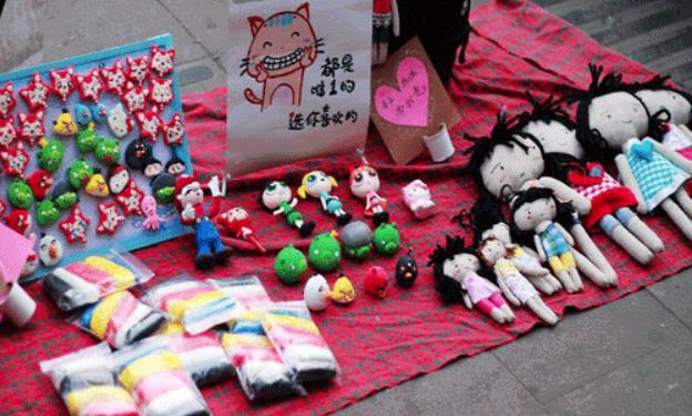 中国首富马云的近况,马云摆地摊养活翻译社