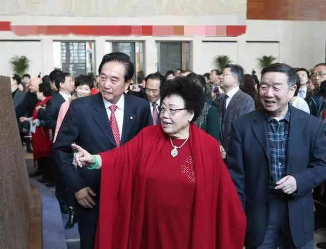 紫檀宫陈丽华和唐僧,中国女首富陈丽华小叶紫檀