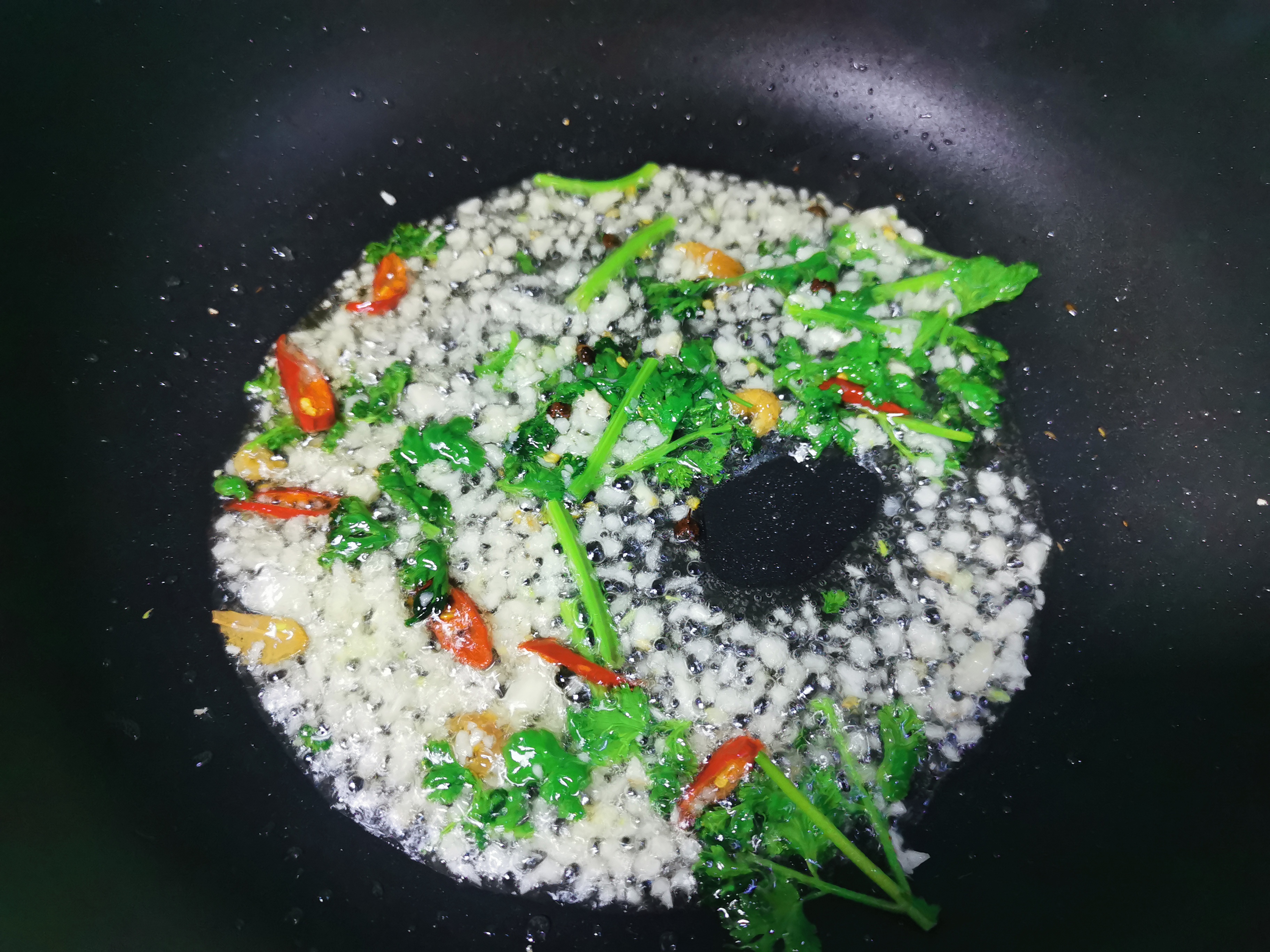 天冷最爱吃下饭菜,冬天特别爱吃的油菜尖