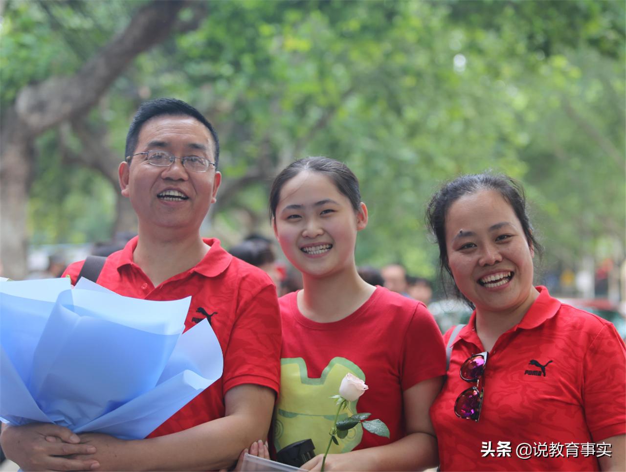 大一新生报到不用带行李,大一新生需要戴三件套吗