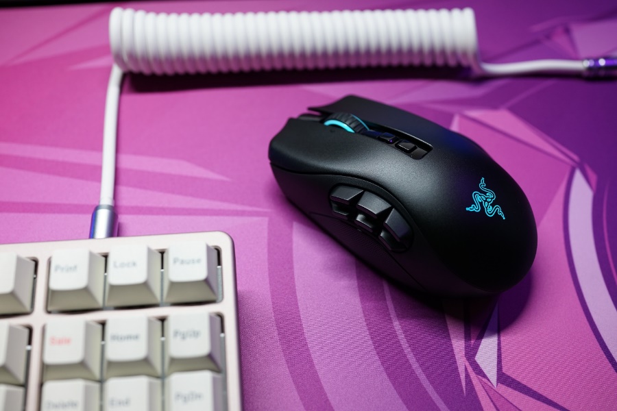 雷蛇那伽梵蛇专业版鼠标测评,雷蛇那伽梵蛇专业版和v2的区别