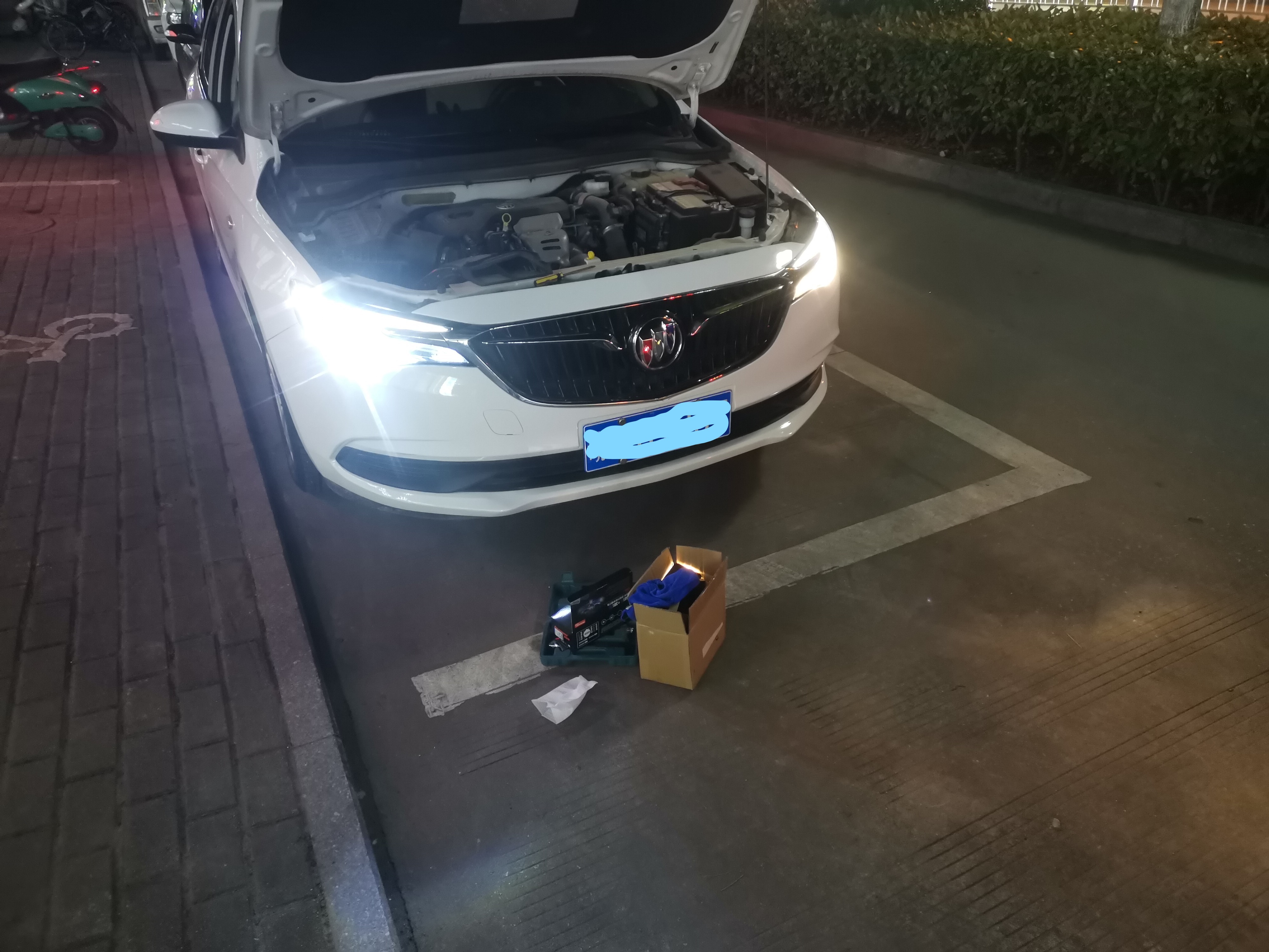 自己动手迈锐宝换氙气灯,英朗换氙气灯教程