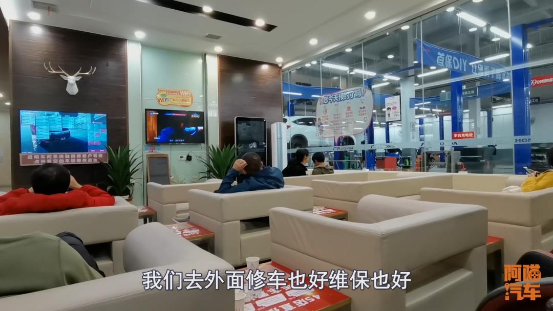 新车4s店买完保险可以去退保吗,新车被4s店上保险