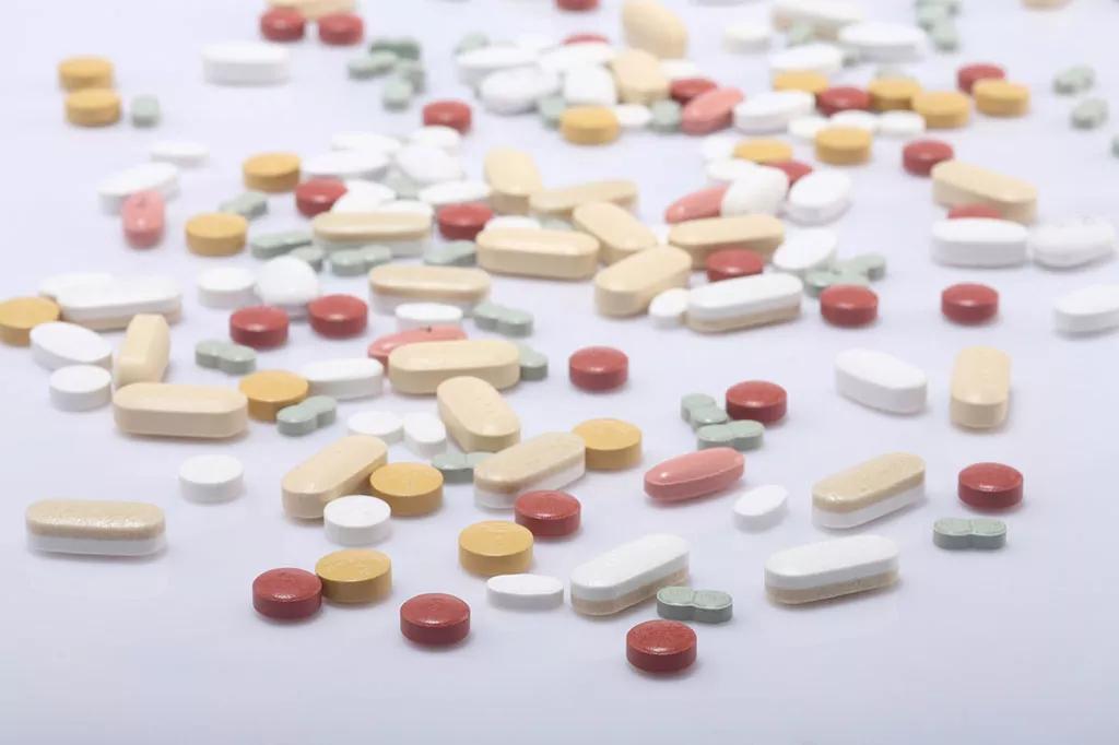 这三种药千万别掰开吃,注意这些常用药掰开吃后果很严重