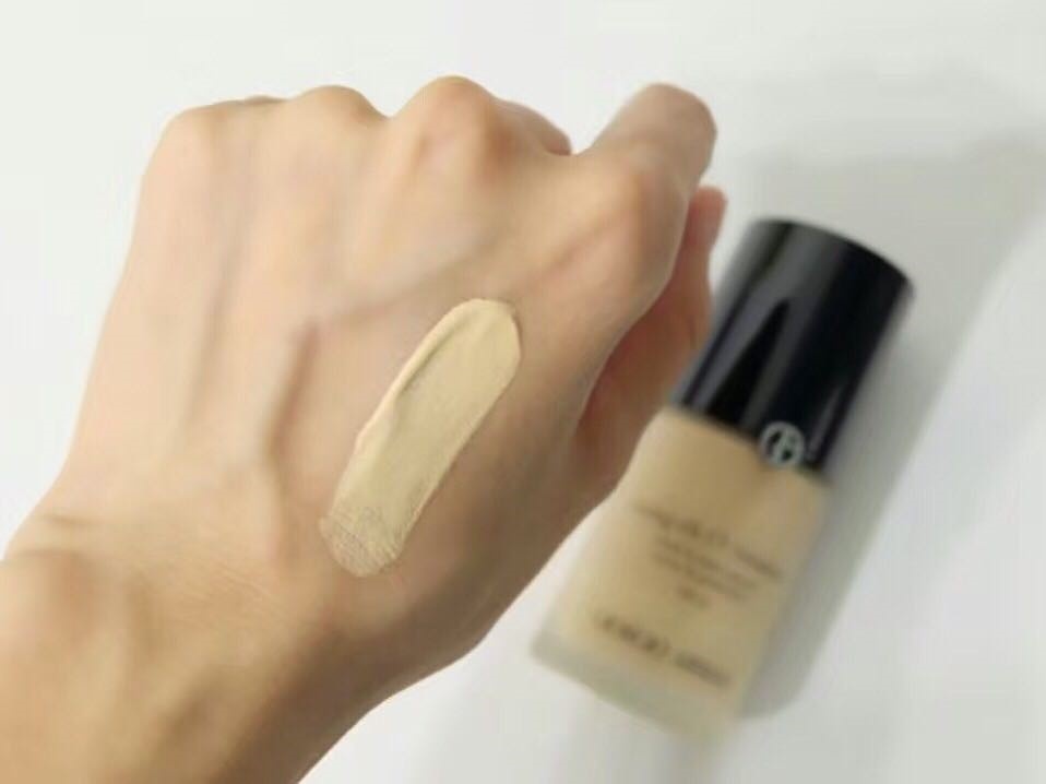 粉底液哪个好用适合夏天,兰蔻菁纯粉底液100和110夏天测评