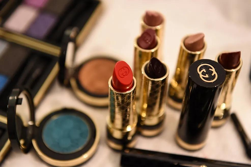 街头打假百达翡丽,广州lv专柜假货事件