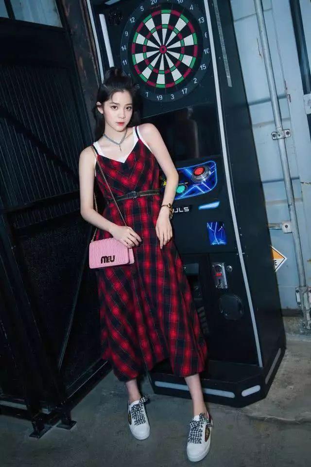 连衣裙高跟鞋漂亮,细高跟鞋搭配连衣裙