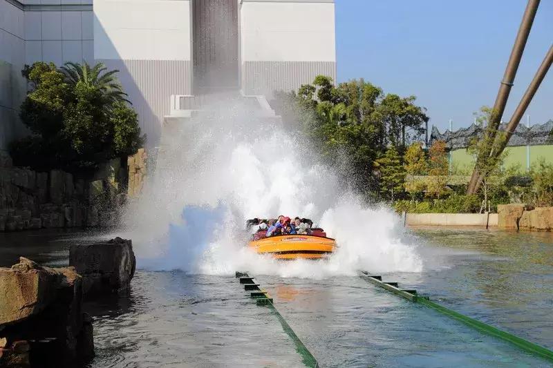 寻找侏罗纪世界中的火山岛,和“驯龙高手”一起拯救史前小短手!