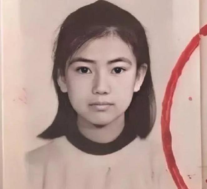 高圆圆生来是个美人胚子,高圆圆小学时期的一张证件照曝光