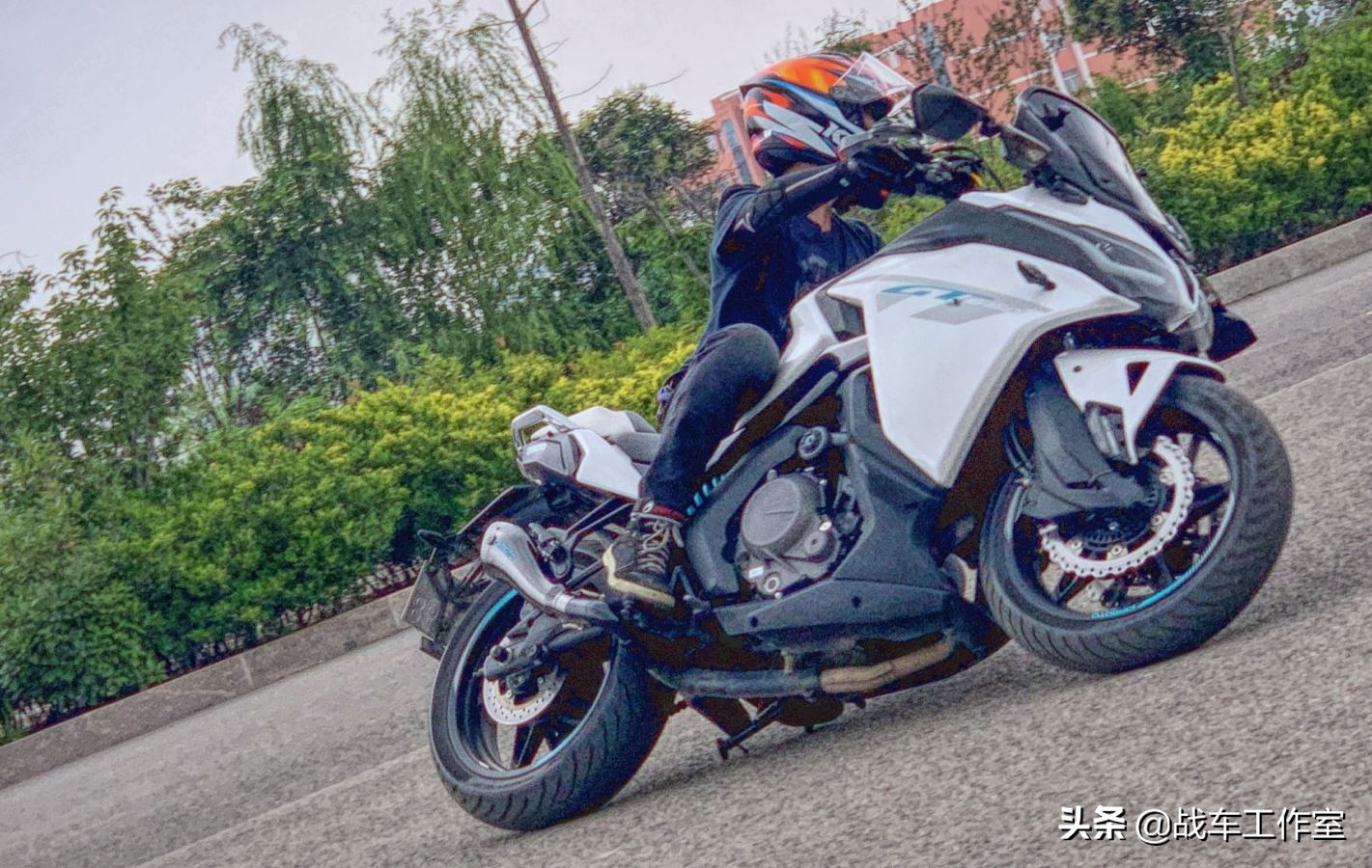 百元级头盔测评,风噪低的千元头盔